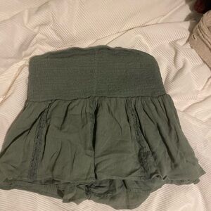 Straplesss green American eagle top